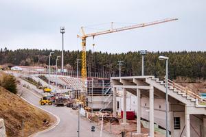 Im Soll: Die Bauarbeiten in der LOTTO Thüringen ARENA am Rennsteig nehmen wieder Fahrt auf.