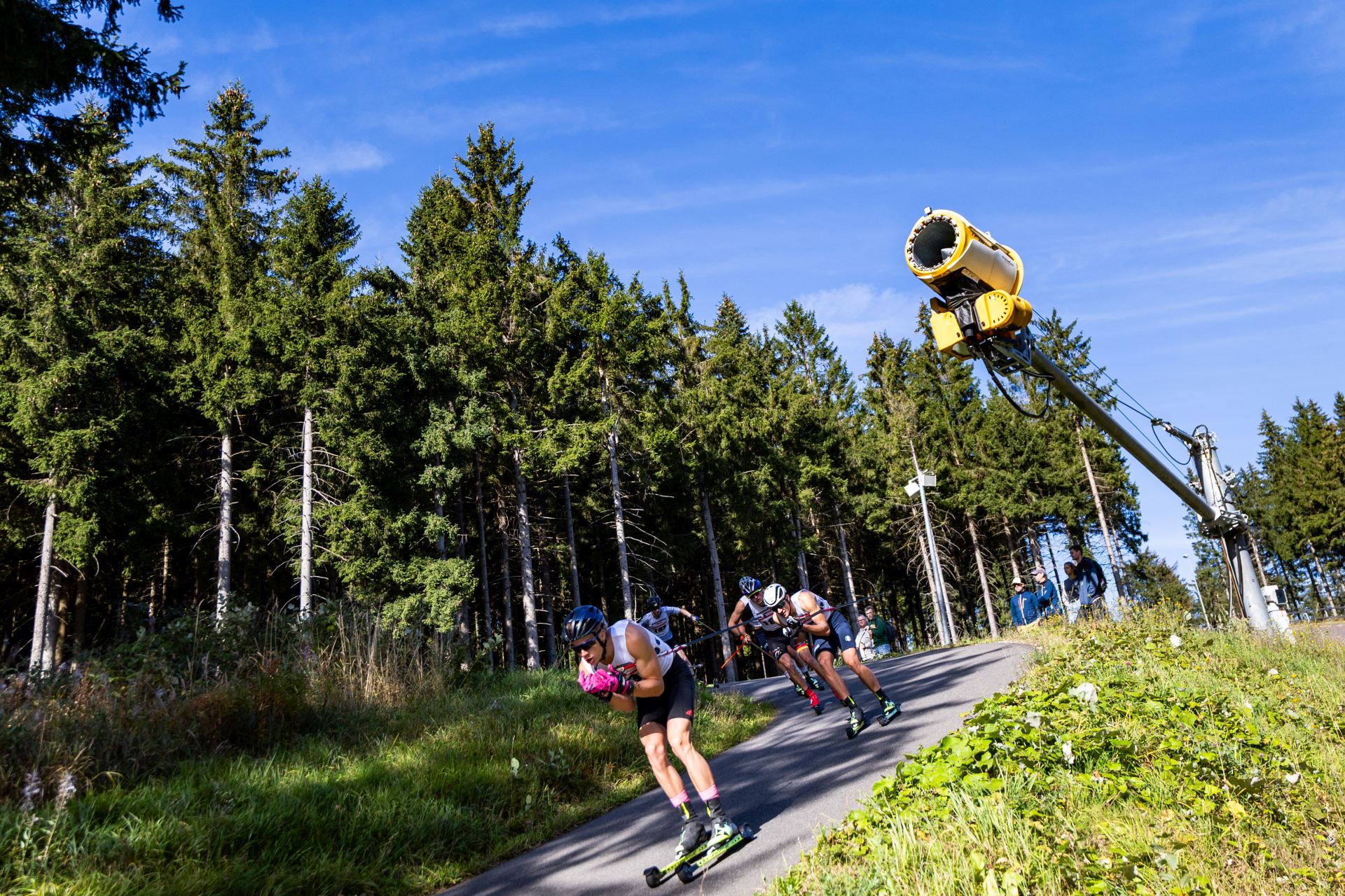 Volle Fahrt voraus: Bei den Deutschen Skiroller-Meisterschaften beweisen Deutschland beste Nachwuchs-Langläufer was in ihnen steckt. Foto: Christian Heilwagen